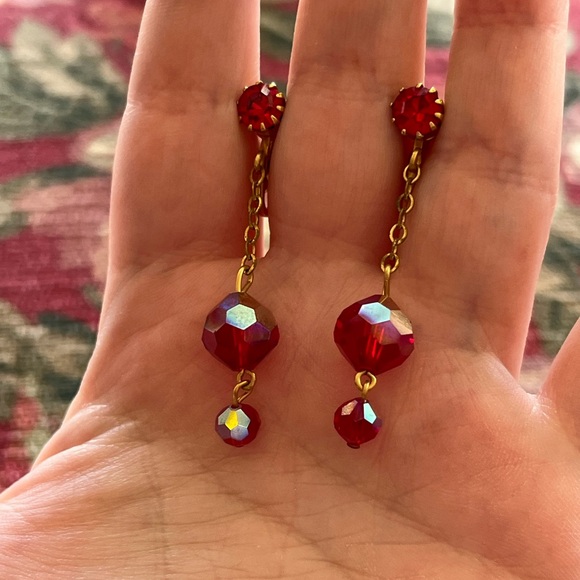 VTG Boho Retro Red Aurora Borealis Austrian Crystal Beaded Clip-on Earrings - Picture 3 of 6